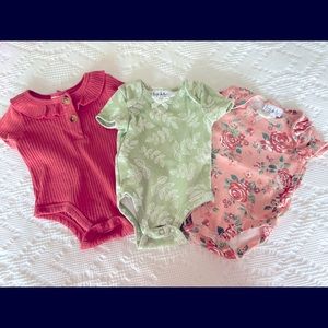 Baby girl bodysuits- 0/3M